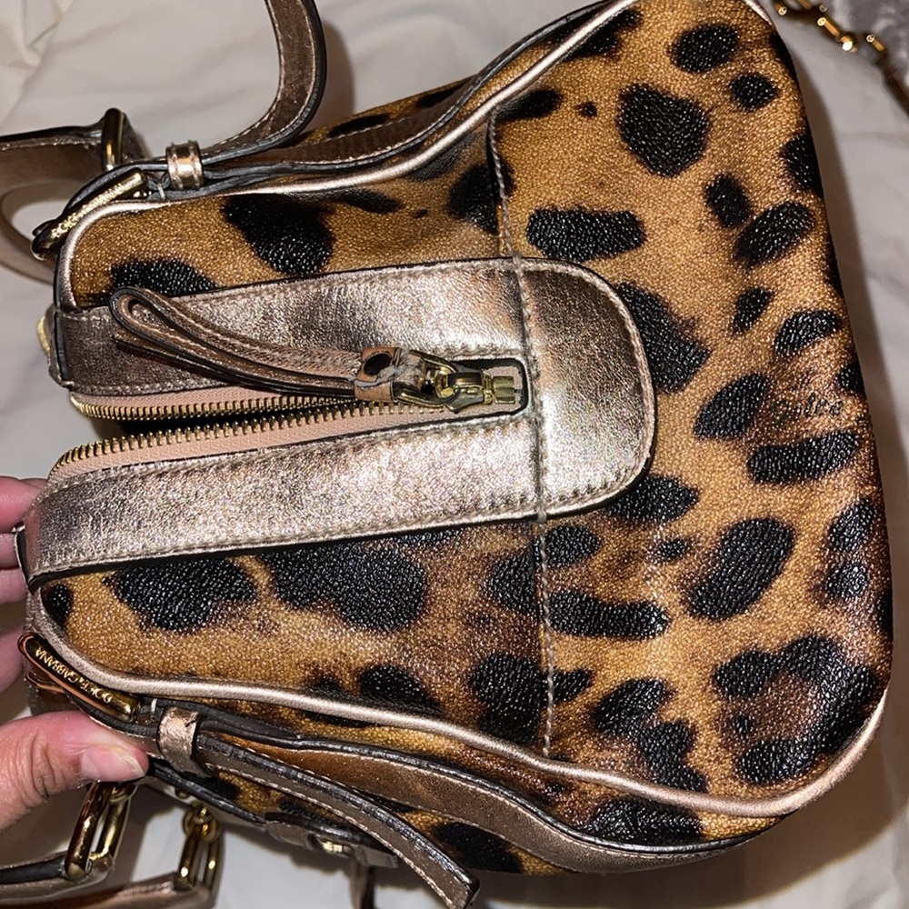 ❤️SOLD❤️Dolce Cabanna preloved excellent condition bag has a strap leopard print - Picture 10 of 16